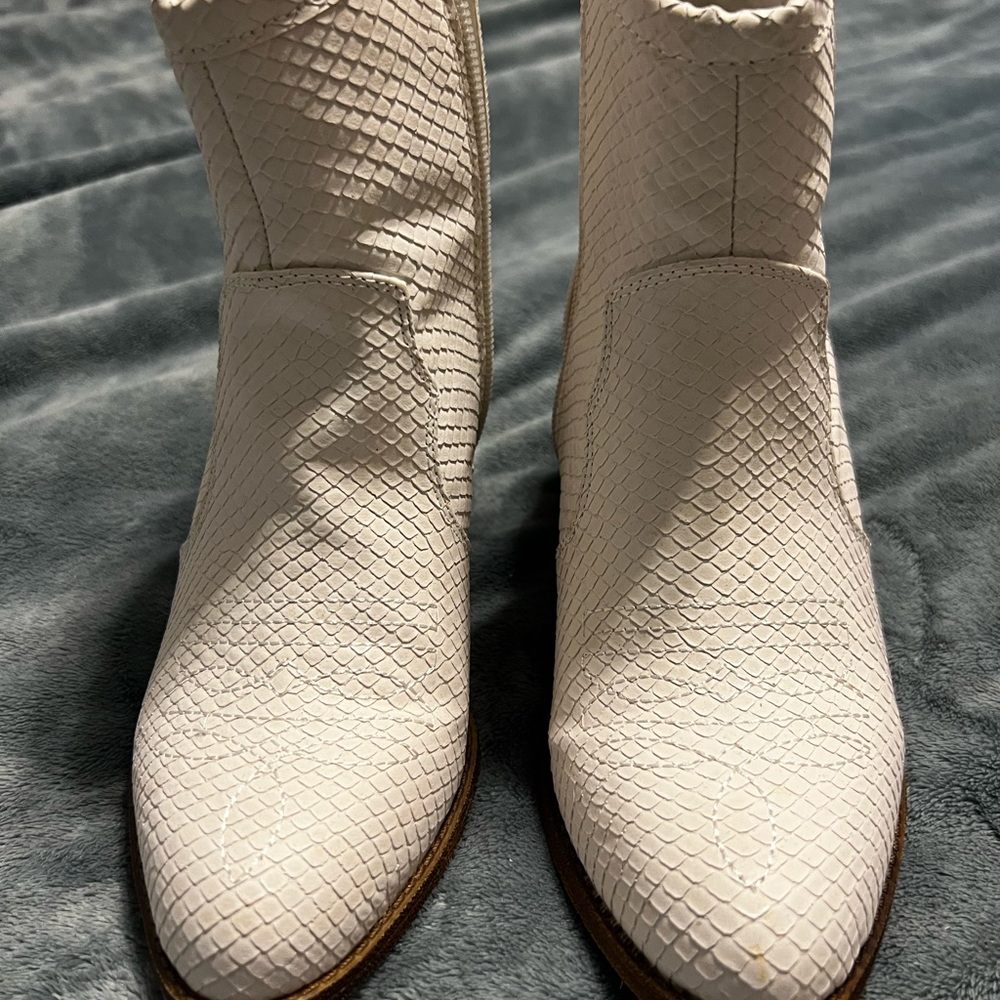 Dirty Laundry ankle boots!